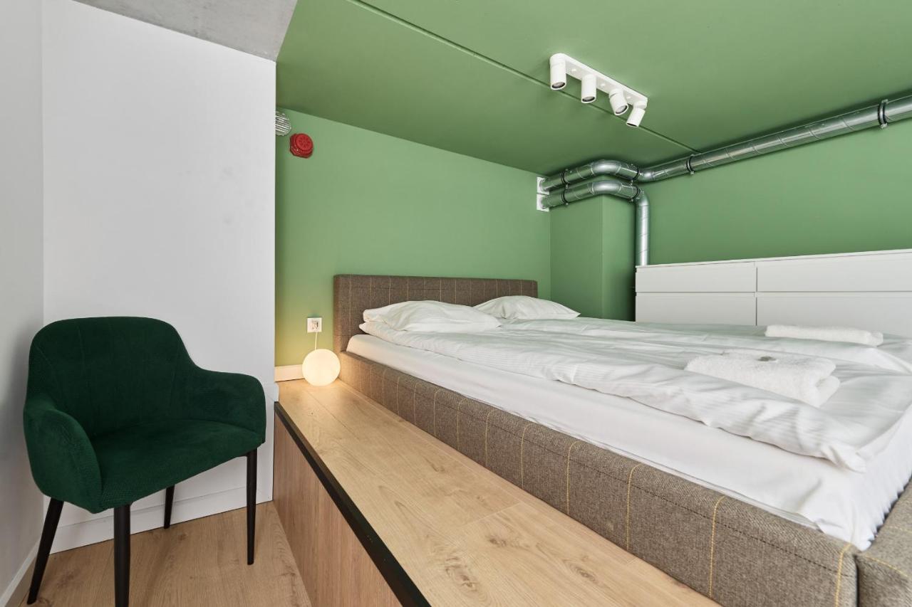 Mezzanine Studio Apartments Zarembowicza Wroclaw Airport By Renters Bagian luar foto