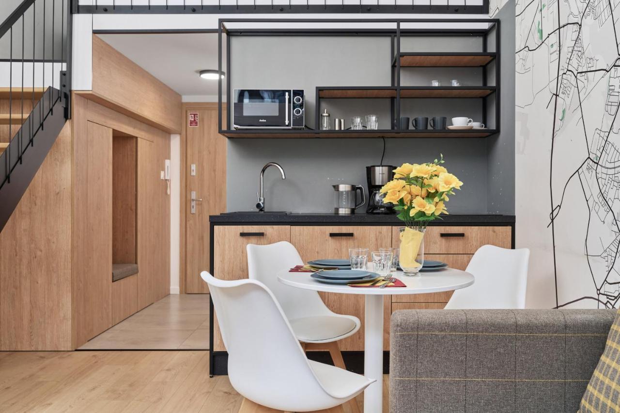 Mezzanine Studio Apartments Zarembowicza Wroclaw Airport By Renters Bagian luar foto