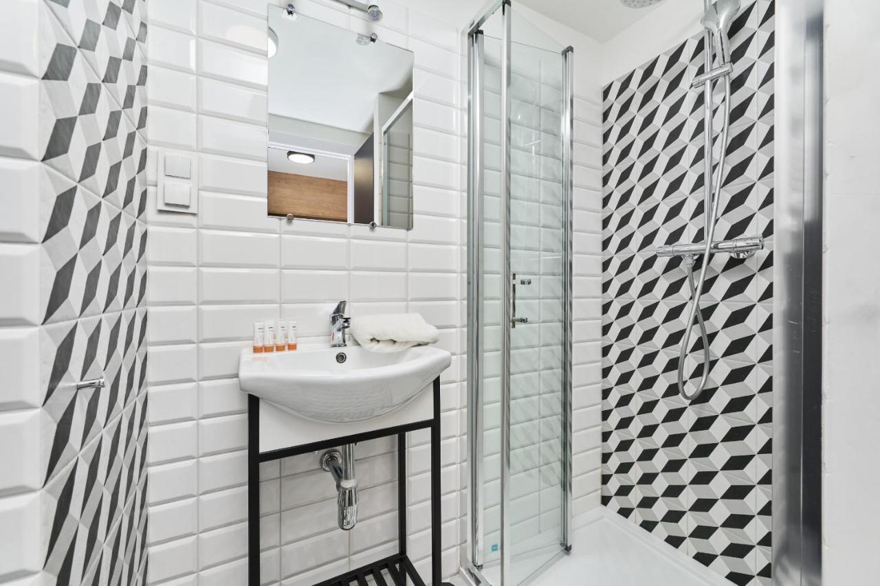 Mezzanine Studio Apartments Zarembowicza Wroclaw Airport By Renters Bagian luar foto