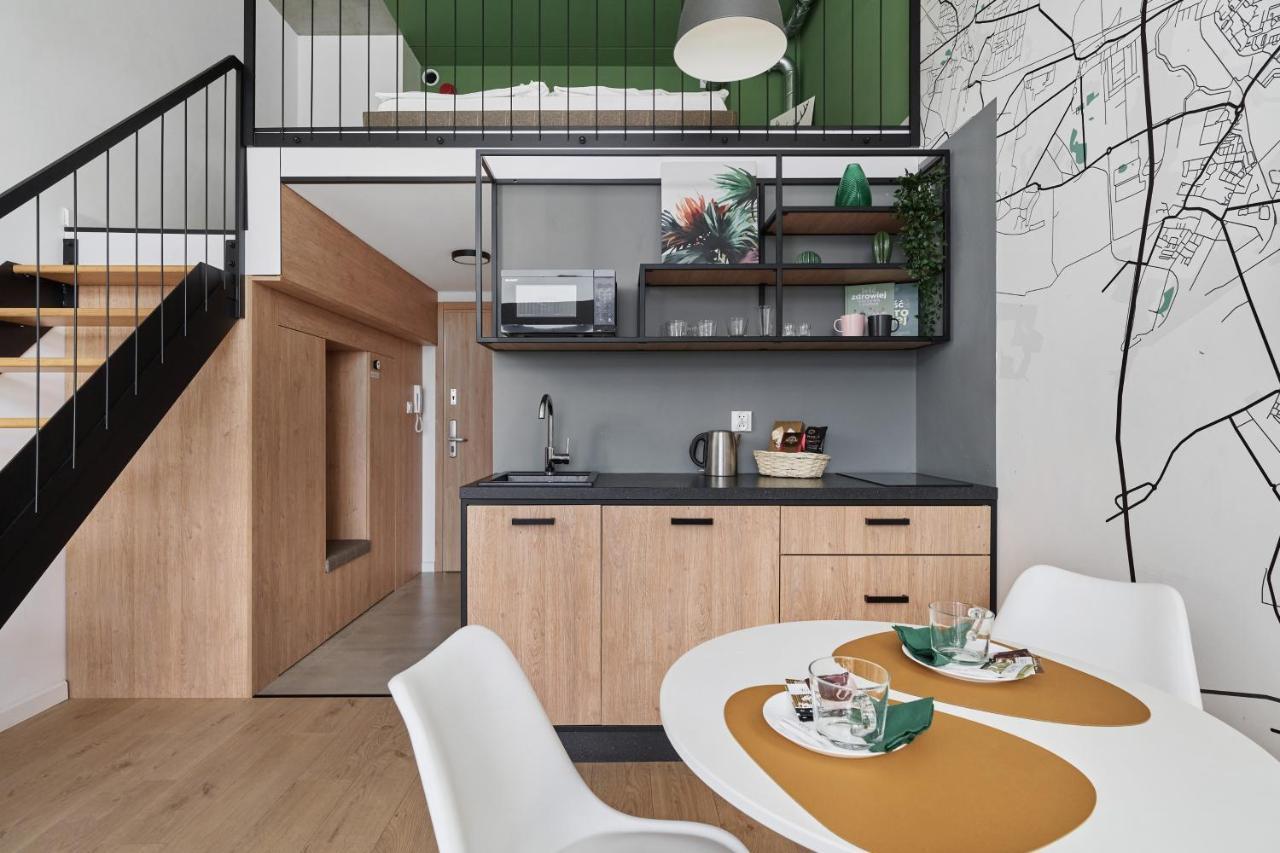 Mezzanine Studio Apartments Zarembowicza Wroclaw Airport By Renters Bagian luar foto