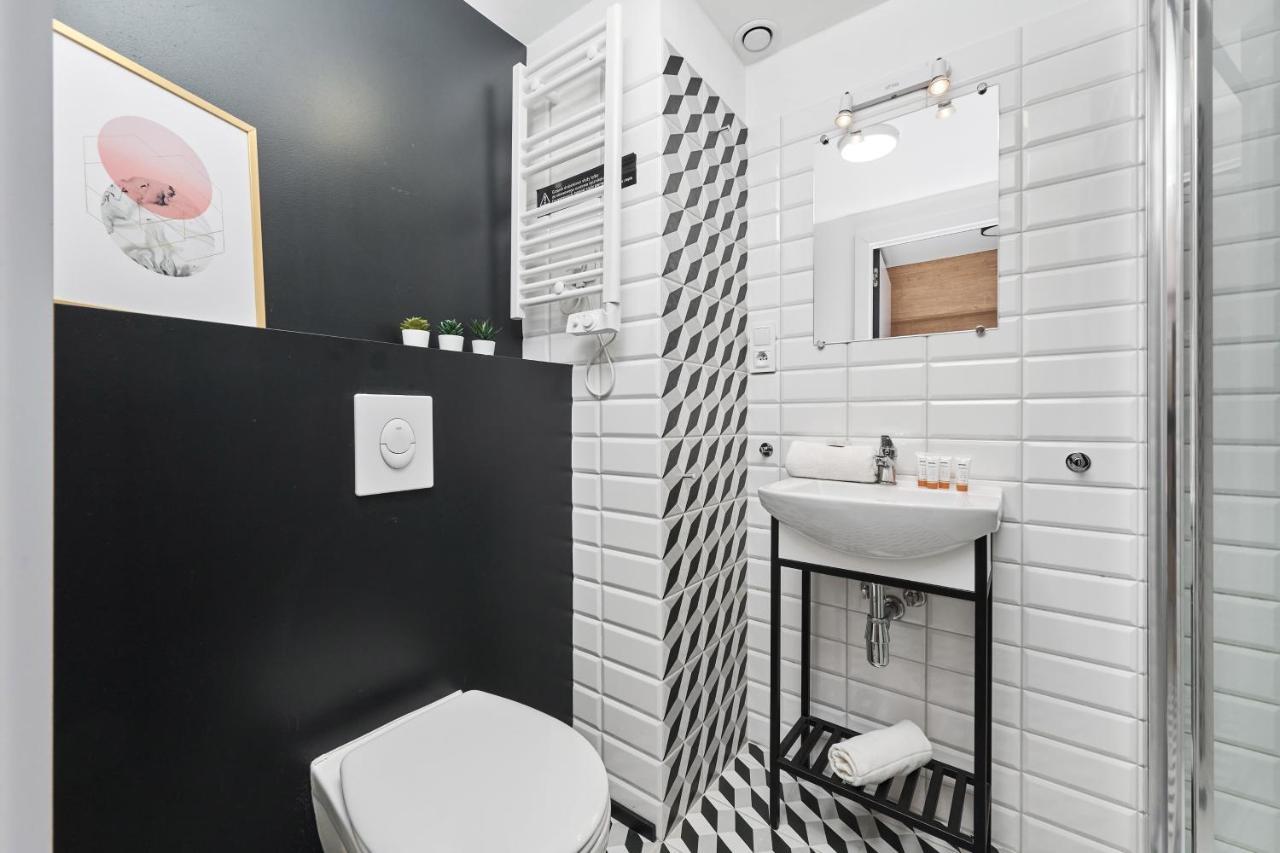 Mezzanine Studio Apartments Zarembowicza Wroclaw Airport By Renters Bagian luar foto