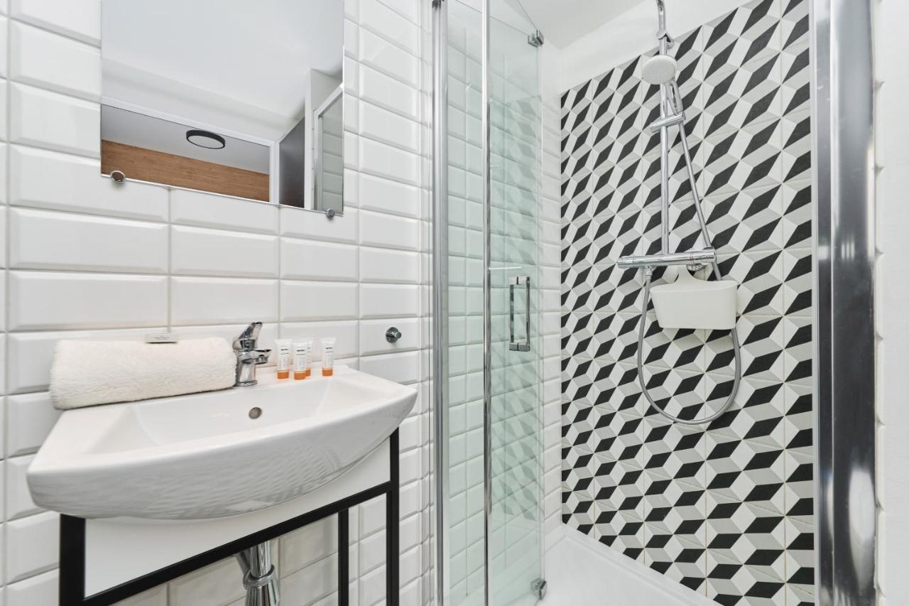 Mezzanine Studio Apartments Zarembowicza Wroclaw Airport By Renters Bagian luar foto