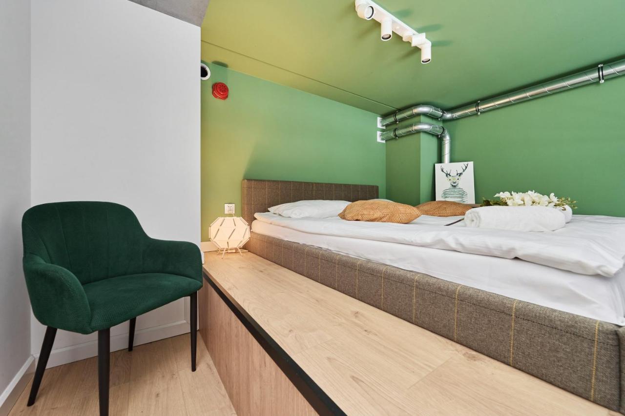 Mezzanine Studio Apartments Zarembowicza Wroclaw Airport By Renters Bagian luar foto