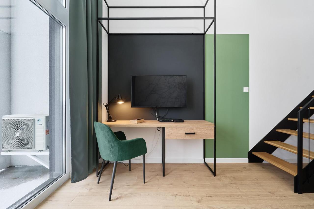 Mezzanine Studio Apartments Zarembowicza Wroclaw Airport By Renters Bagian luar foto