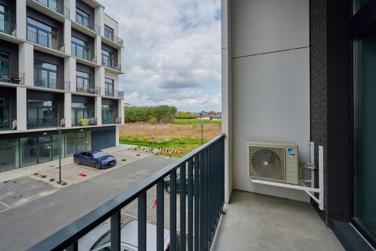 Mezzanine Studio Apartments Zarembowicza Wroclaw Airport By Renters Bagian luar foto