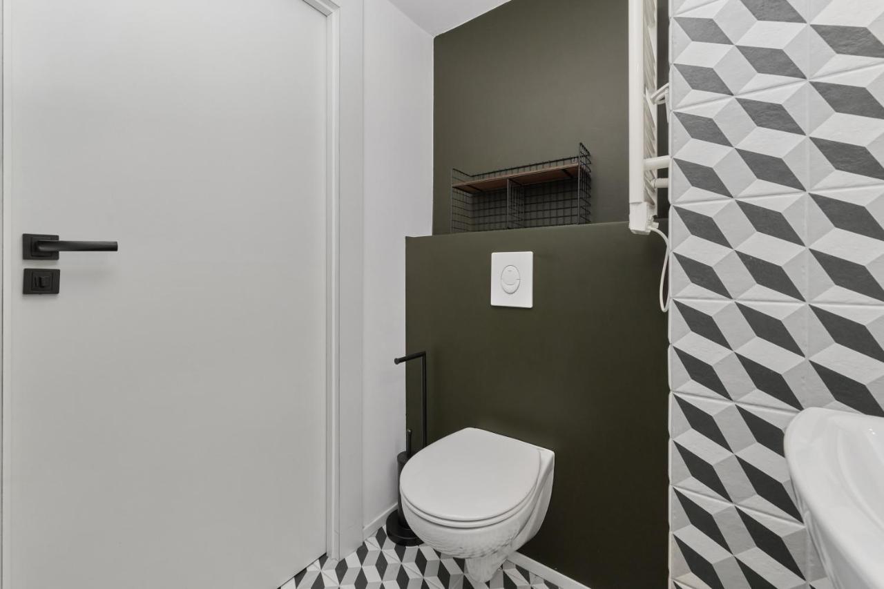 Mezzanine Studio Apartments Zarembowicza Wroclaw Airport By Renters Bagian luar foto