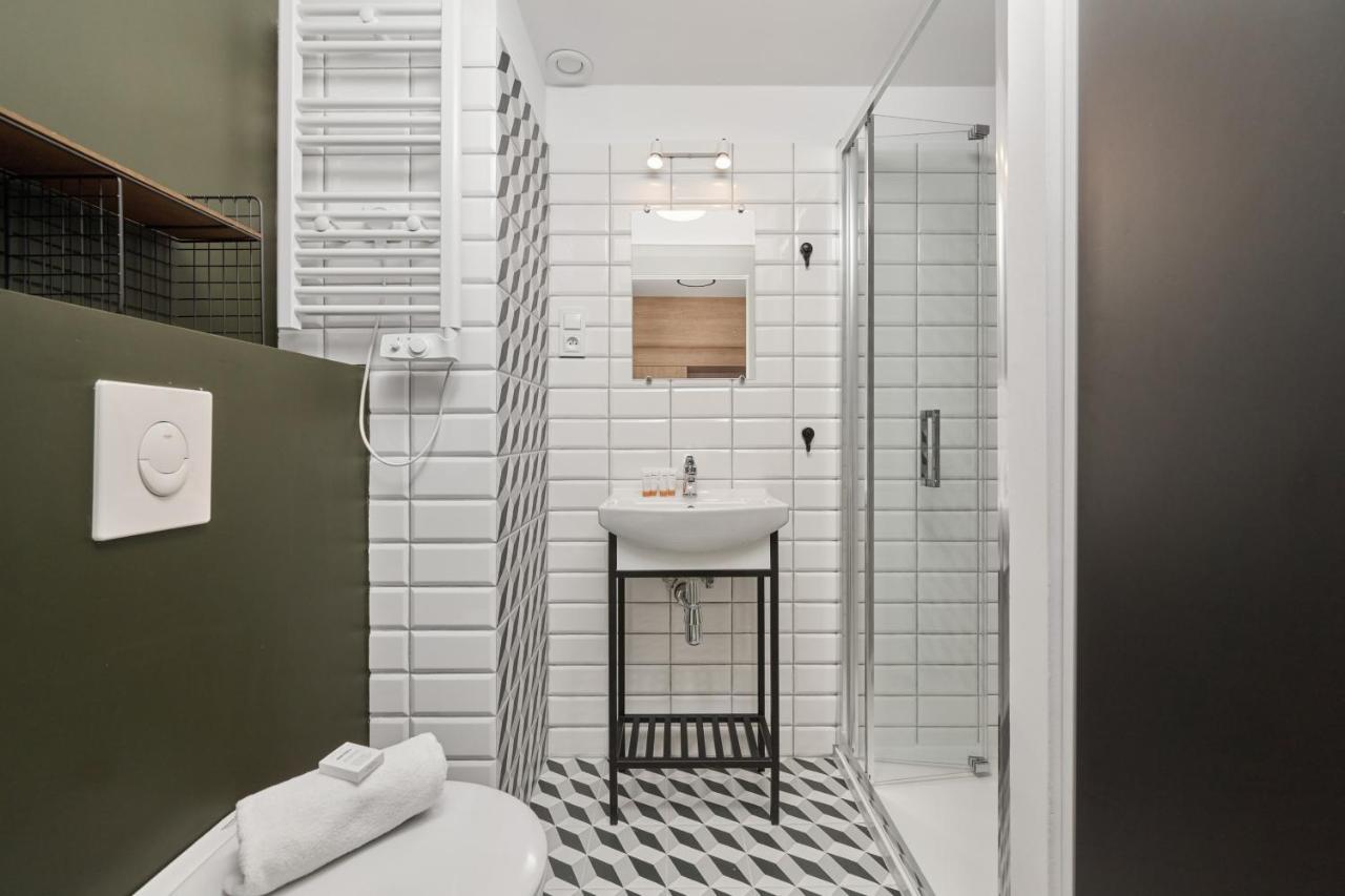 Mezzanine Studio Apartments Zarembowicza Wroclaw Airport By Renters Bagian luar foto