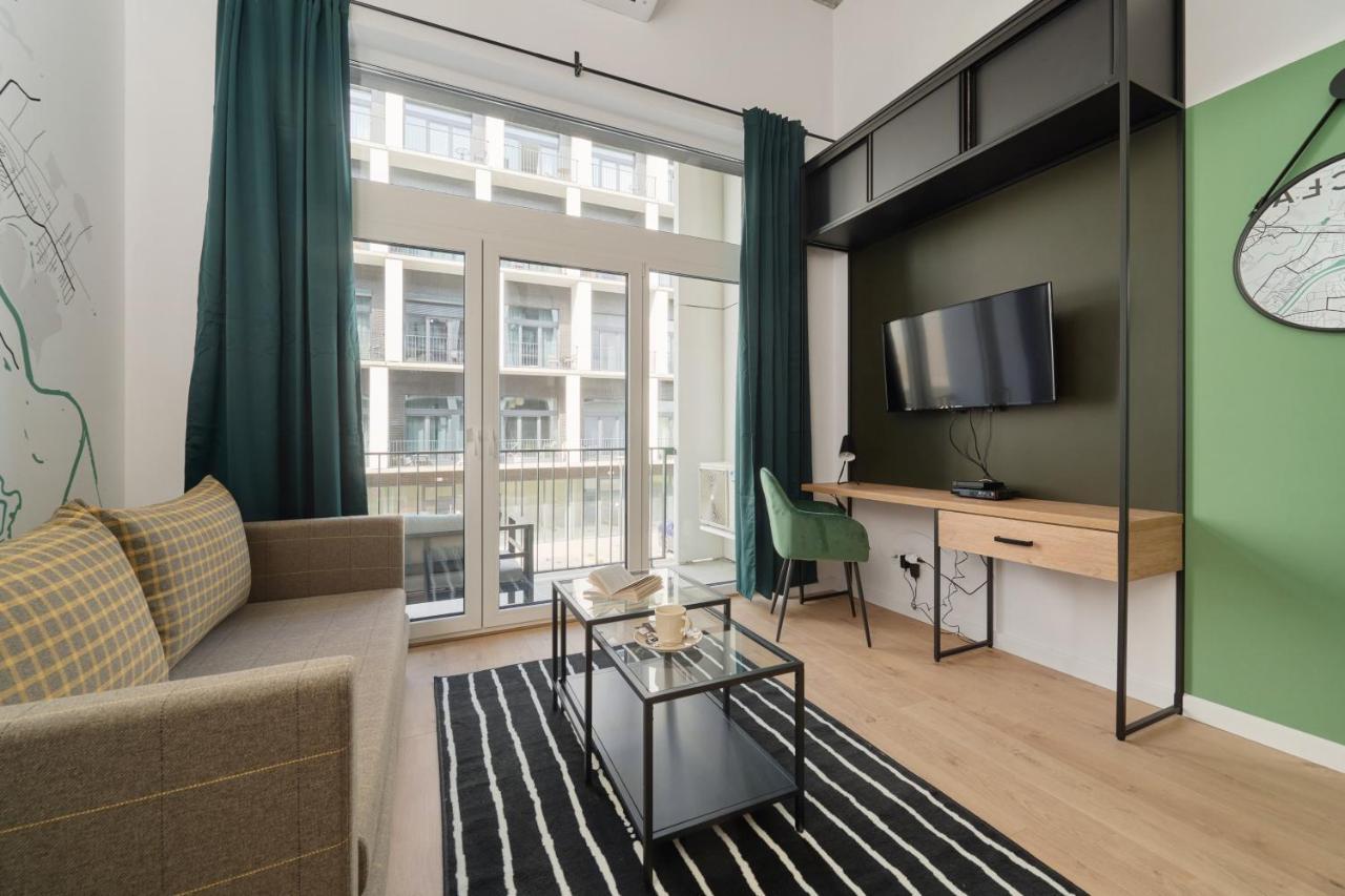 Mezzanine Studio Apartments Zarembowicza Wroclaw Airport By Renters Bagian luar foto